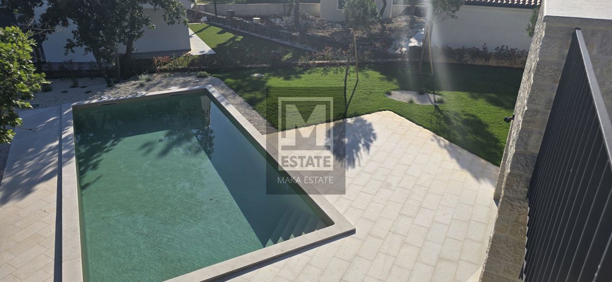 Parenzo, dintorni, Casa moderna con piscina e sauna