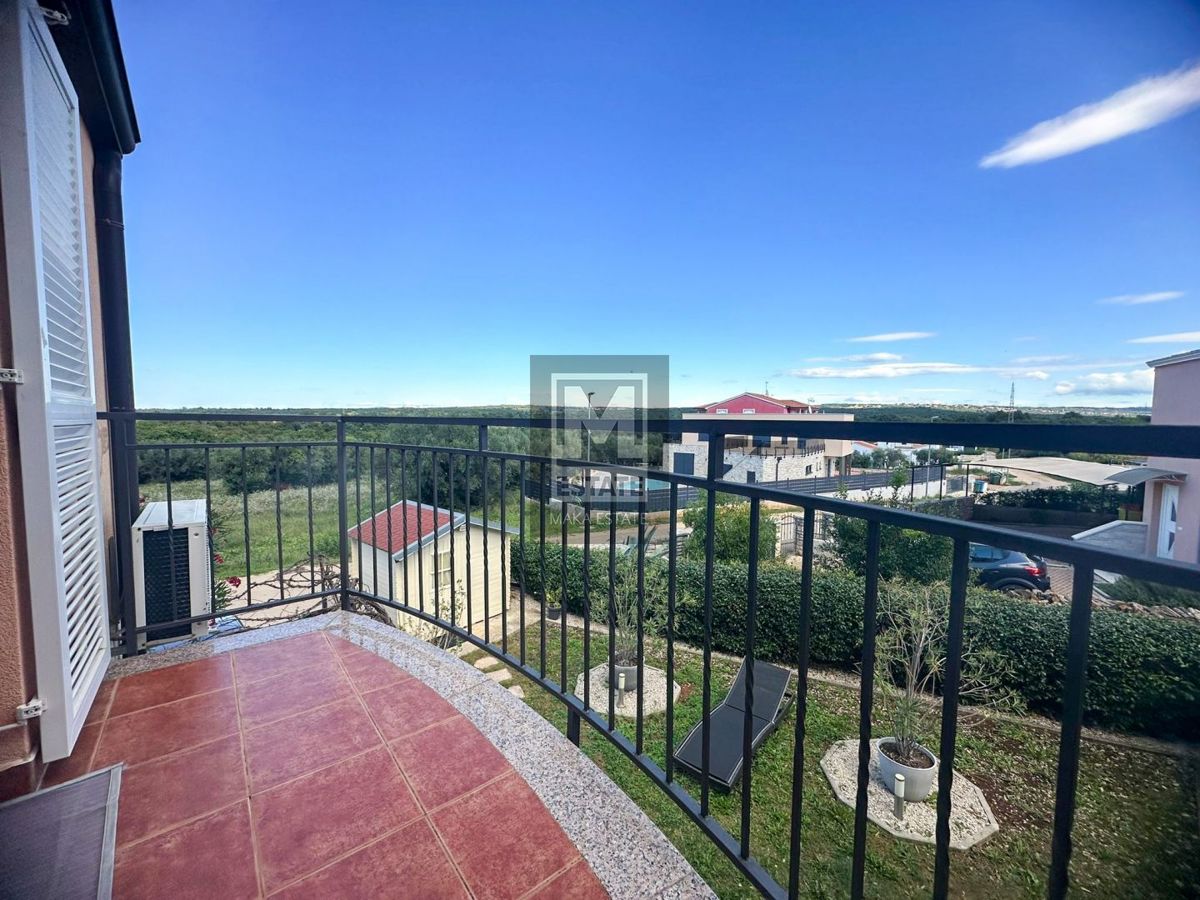 Parenzo, dintorni, ottima casa a schiera con giardino!