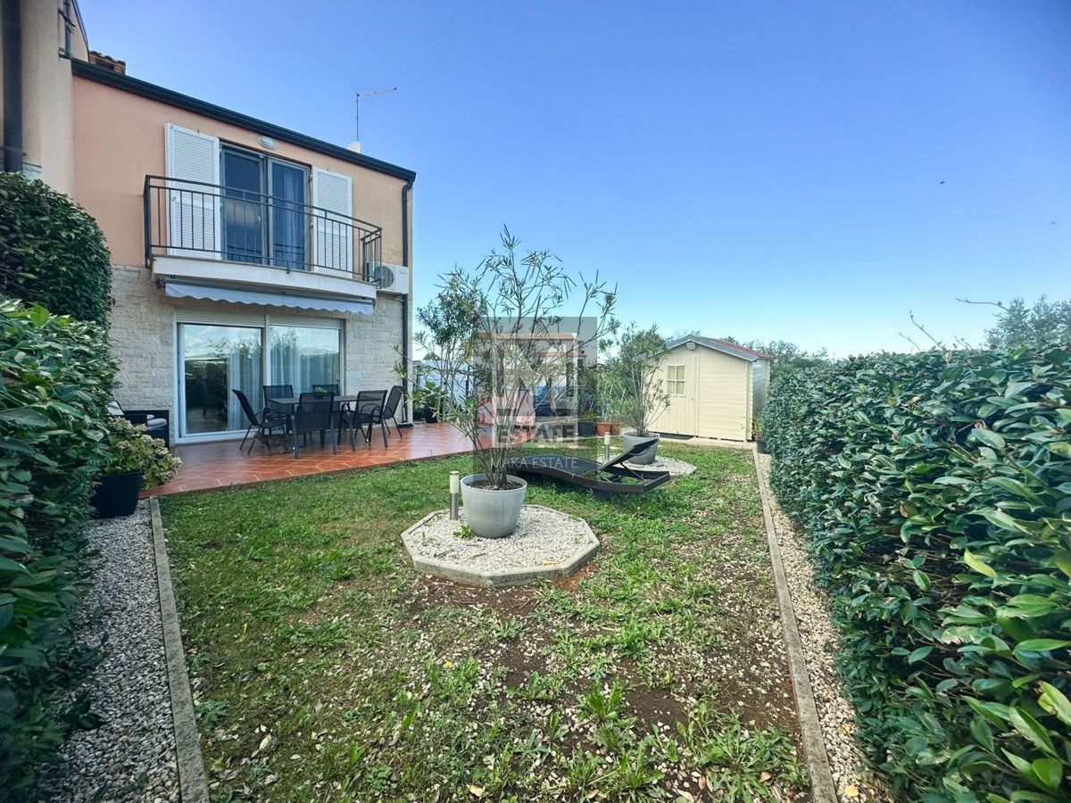 Parenzo, dintorni, ottima casa a schiera con giardino!