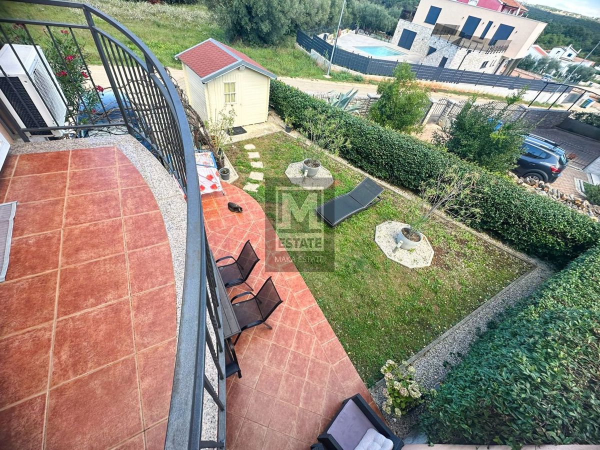 Parenzo, dintorni, ottima casa a schiera con giardino!