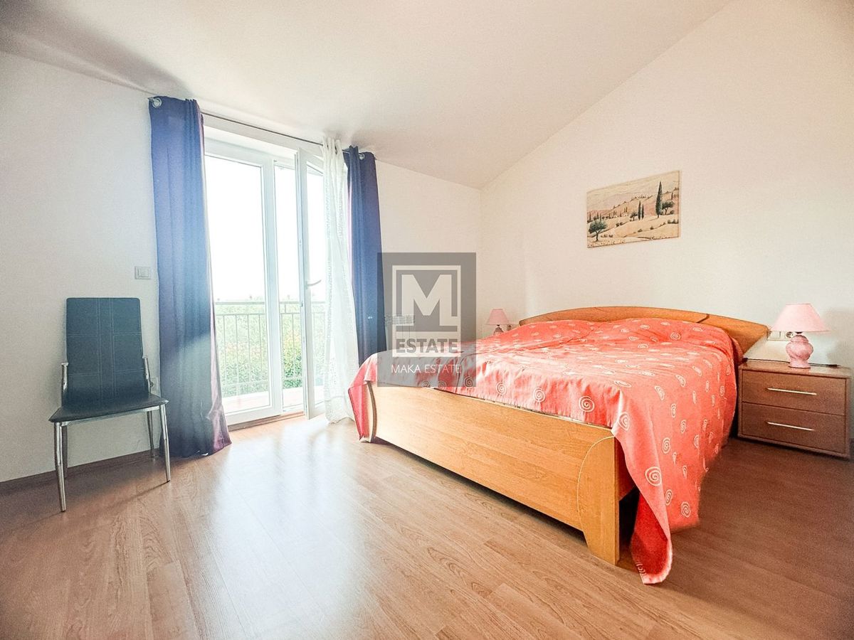 Parenzo, dintorni, ottima casa a schiera con giardino!