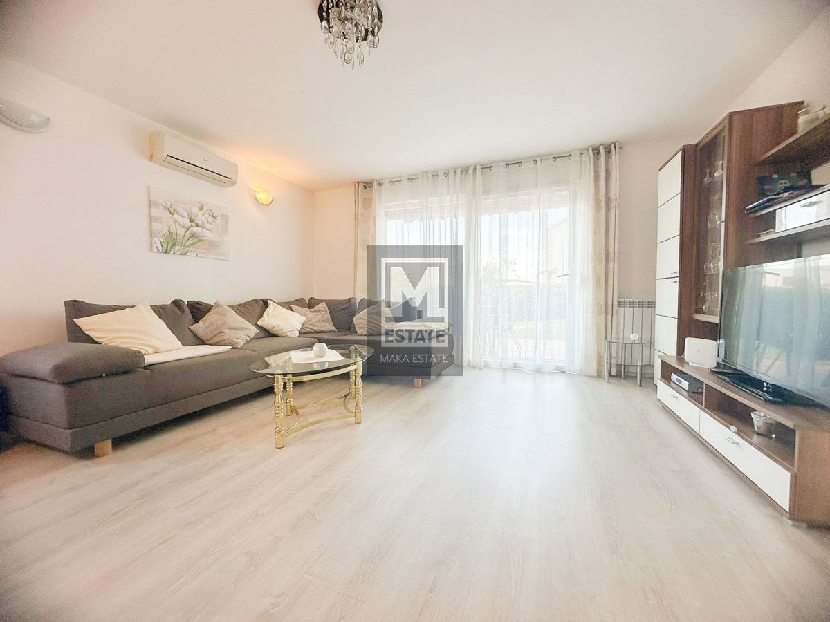 Parenzo, dintorni, ottima casa a schiera con giardino!