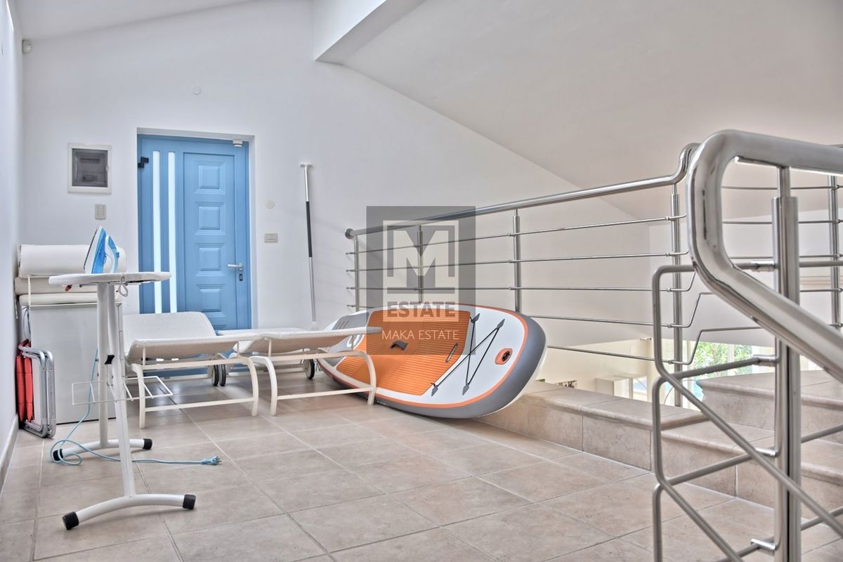 Istria, Umago, villa con piscina, prima fila al mare!