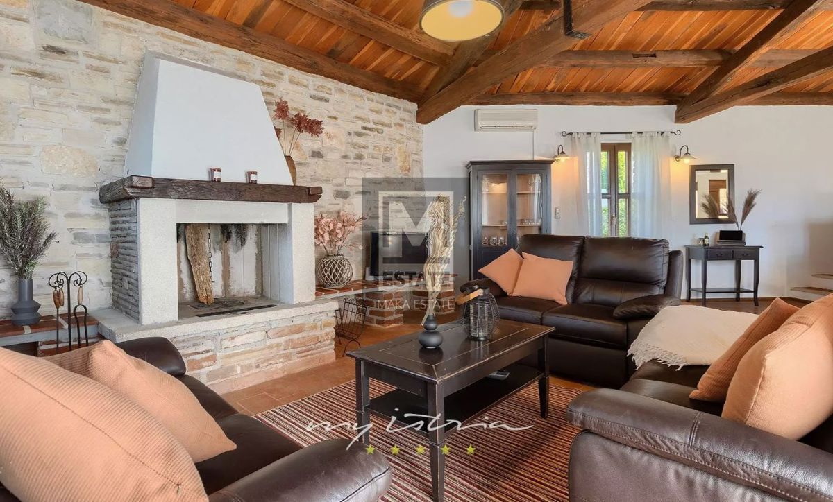 Parenzo, dintorni, autentica villa in pietra con piscina!