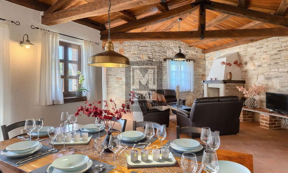 Parenzo, dintorni, autentica villa in pietra con piscina!