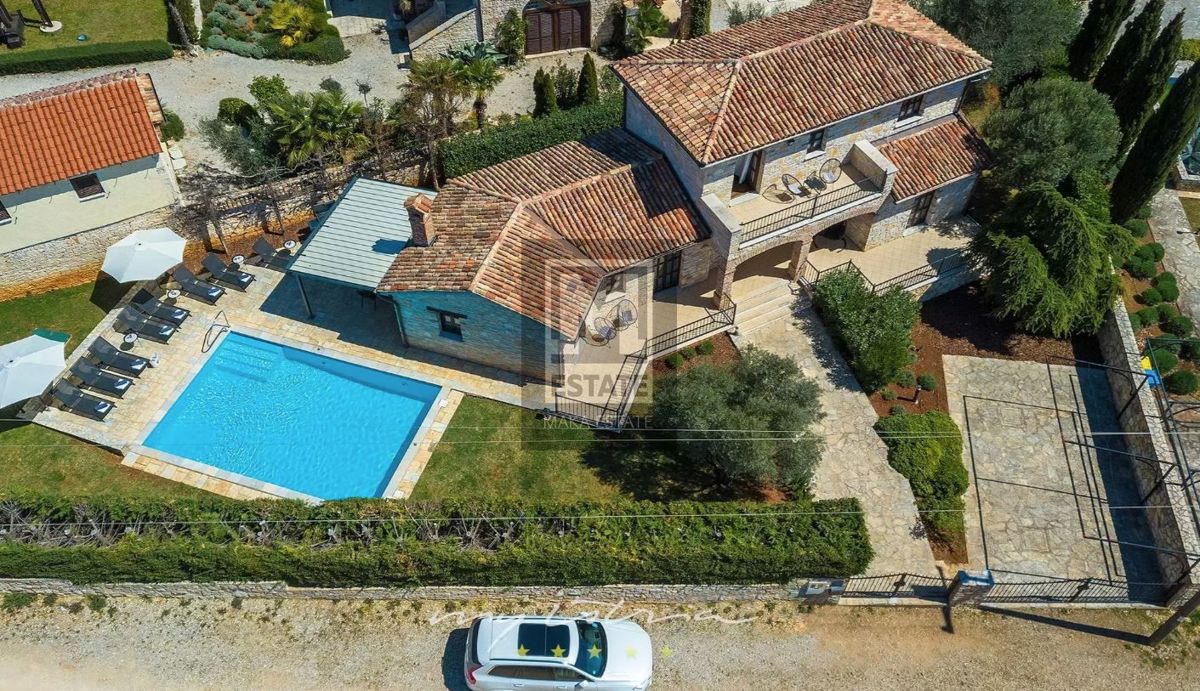 Parenzo, dintorni, autentica villa in pietra con piscina!