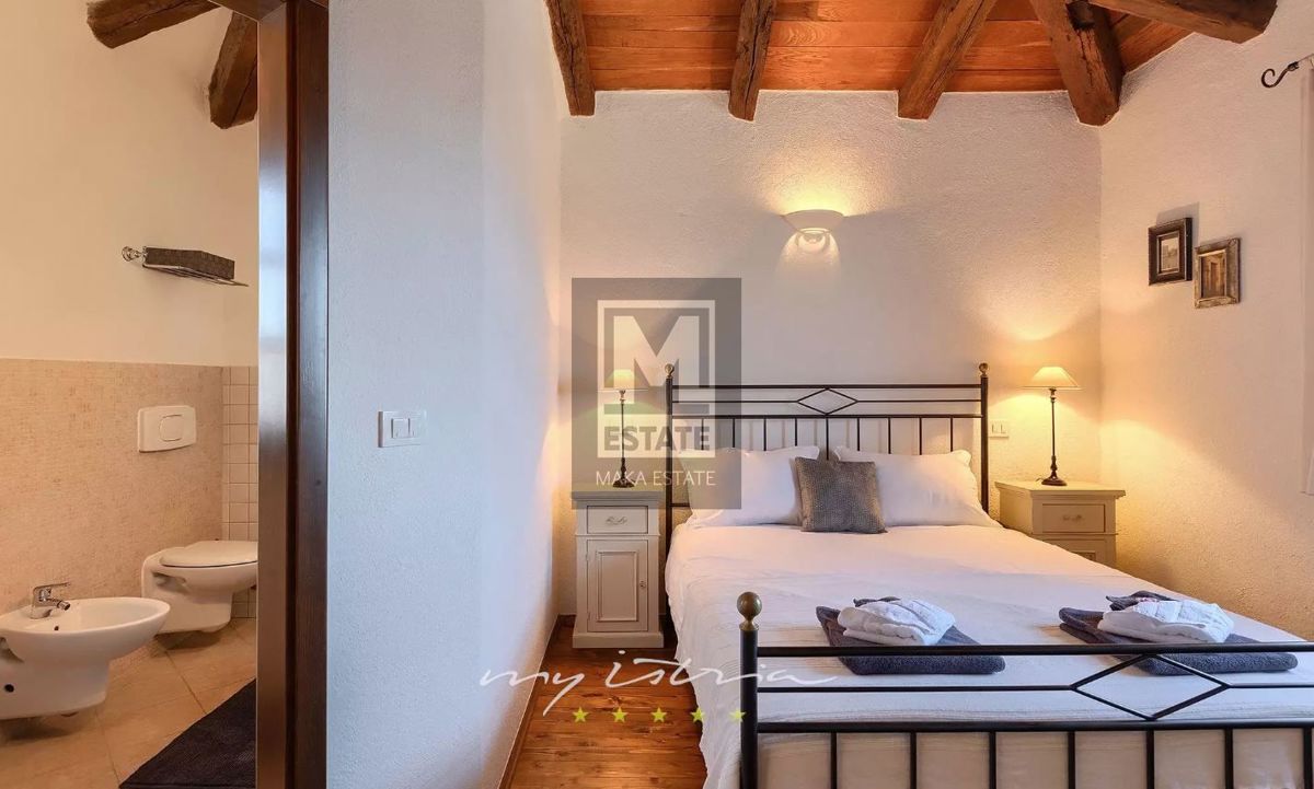 Parenzo, dintorni, autentica villa in pietra con piscina!