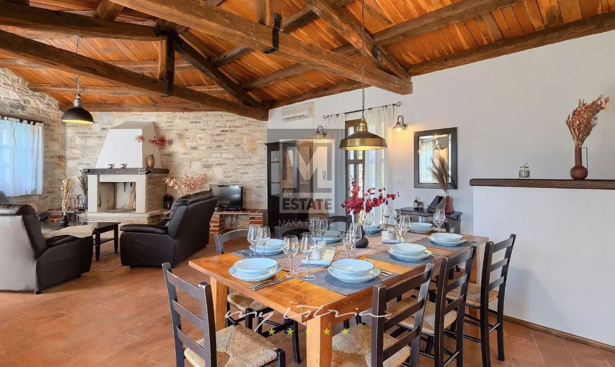 Parenzo, dintorni, autentica villa in pietra con piscina!