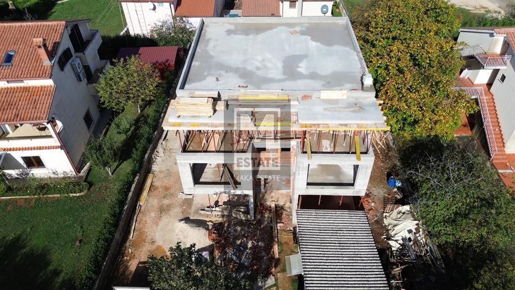 Parenzo, dintorni, moderno appartamento al piano terra con giardino!