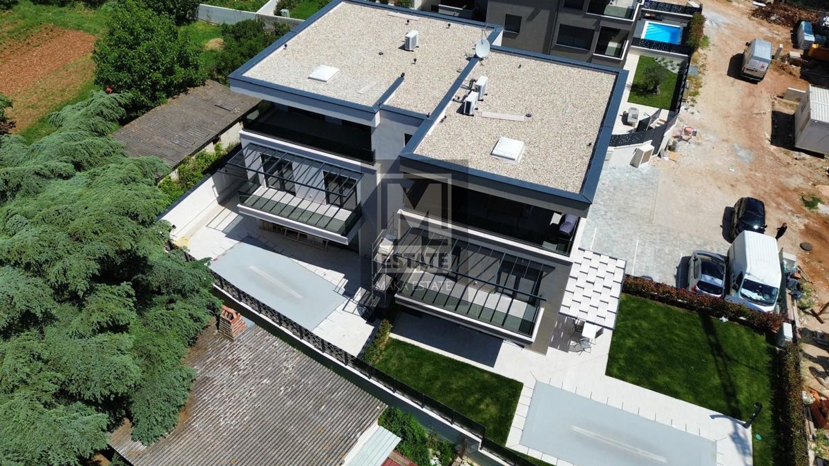 Parenzo, dintorni - Lussuoso appartamento duplex con piscina
