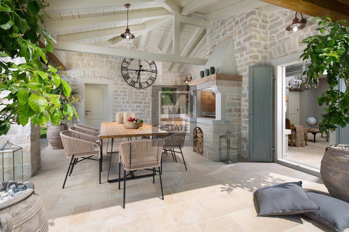 Parenzo, dintorni, lussuosa villa in pietra nel cuore dell'Istria