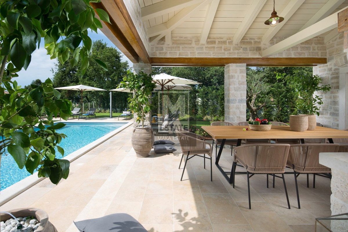 Parenzo, dintorni, lussuosa villa in pietra nel cuore dell'Istria