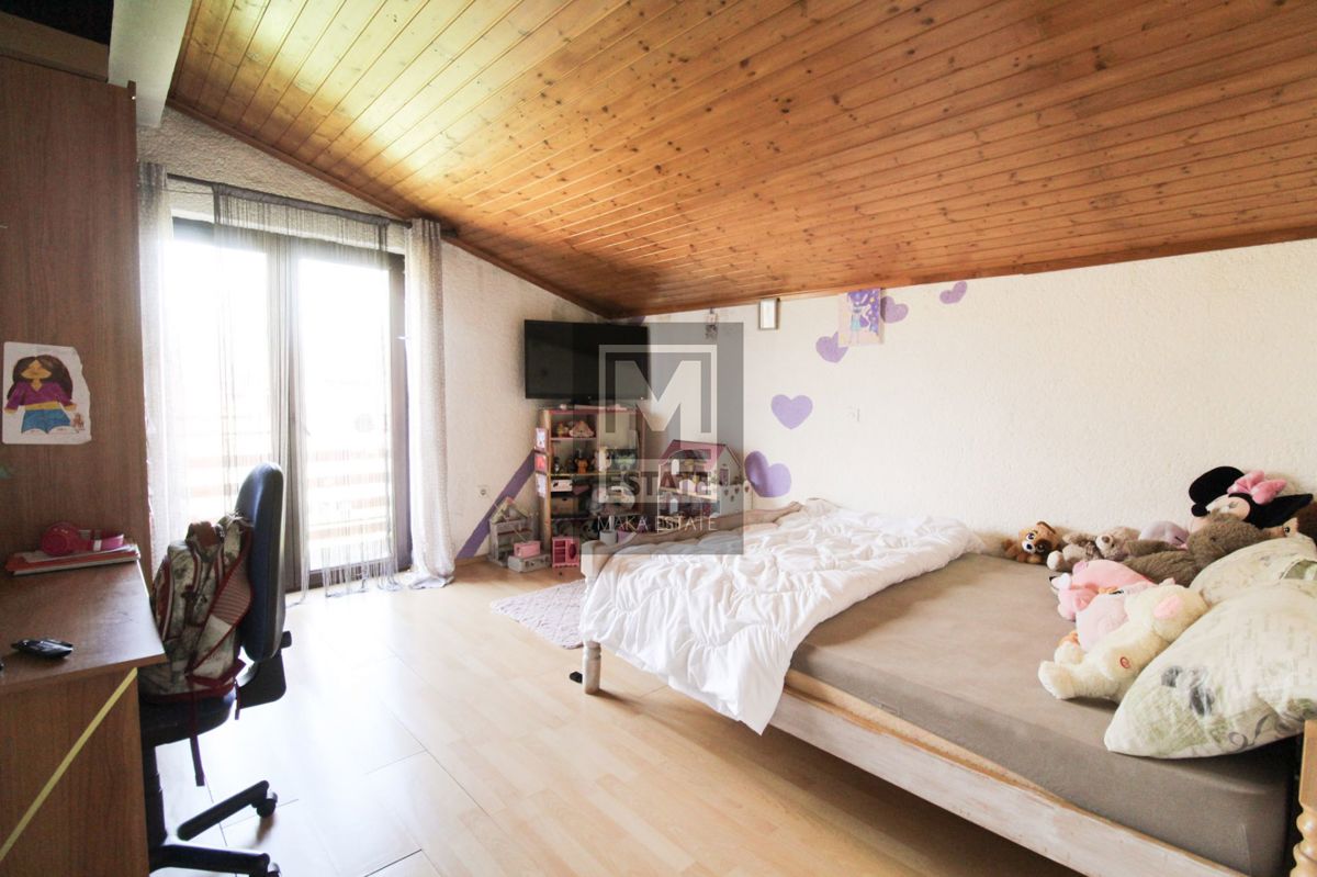 Parenzo, dintorni, Casa con due appartamenti e ampio giardino