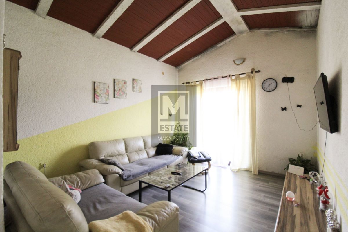 Parenzo, dintorni, Casa con due appartamenti e ampio giardino