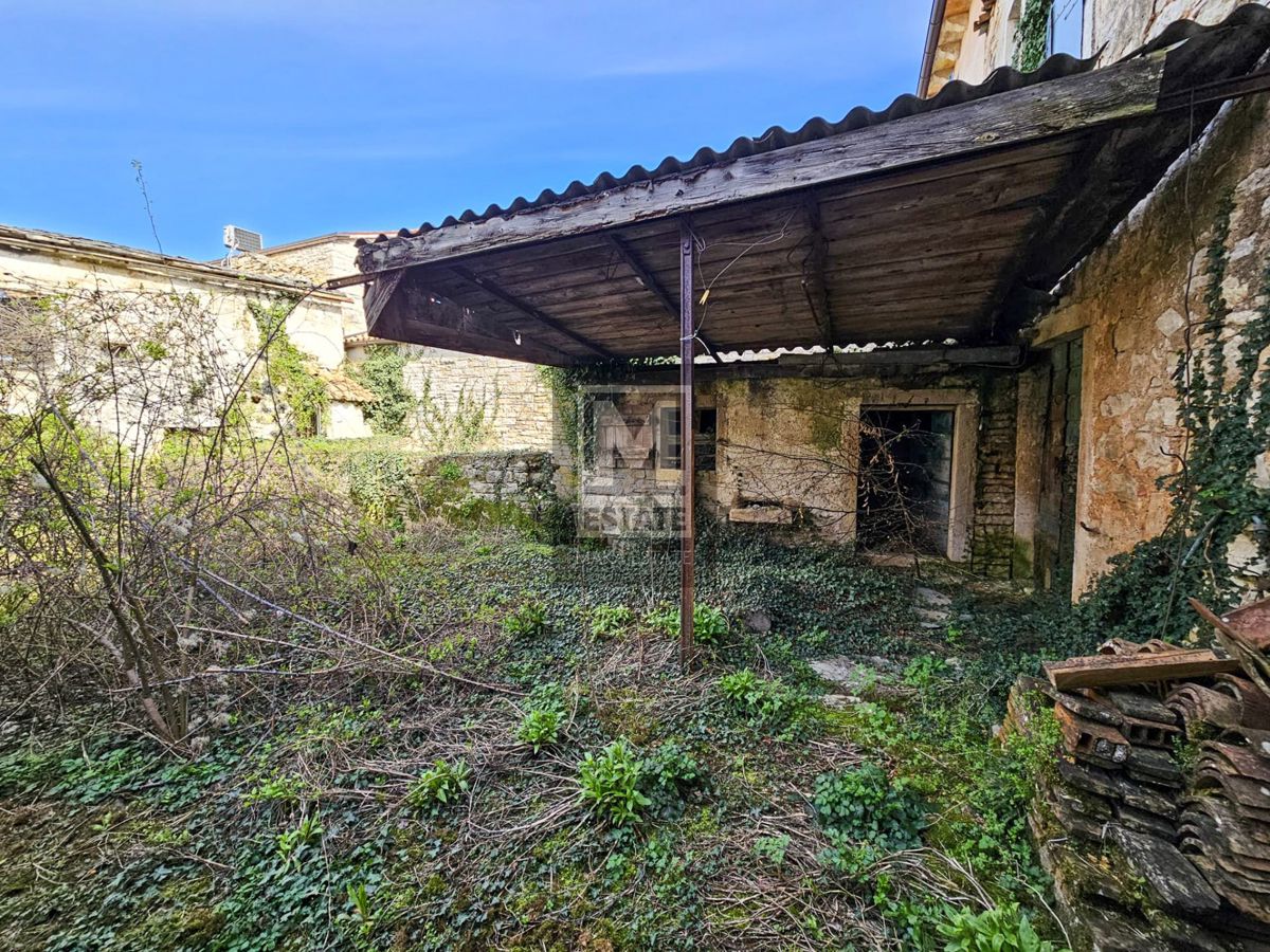 Parenzo, dintorni, proprietà autoctona da ristrutturare!