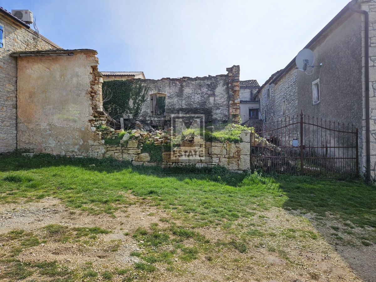Parenzo, dintorni, proprietà autoctona da ristrutturare!