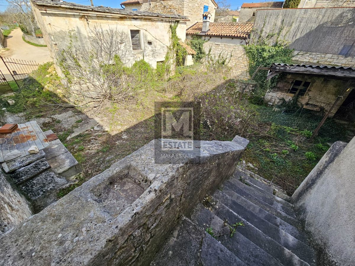 Parenzo, dintorni, proprietà autoctona da ristrutturare!