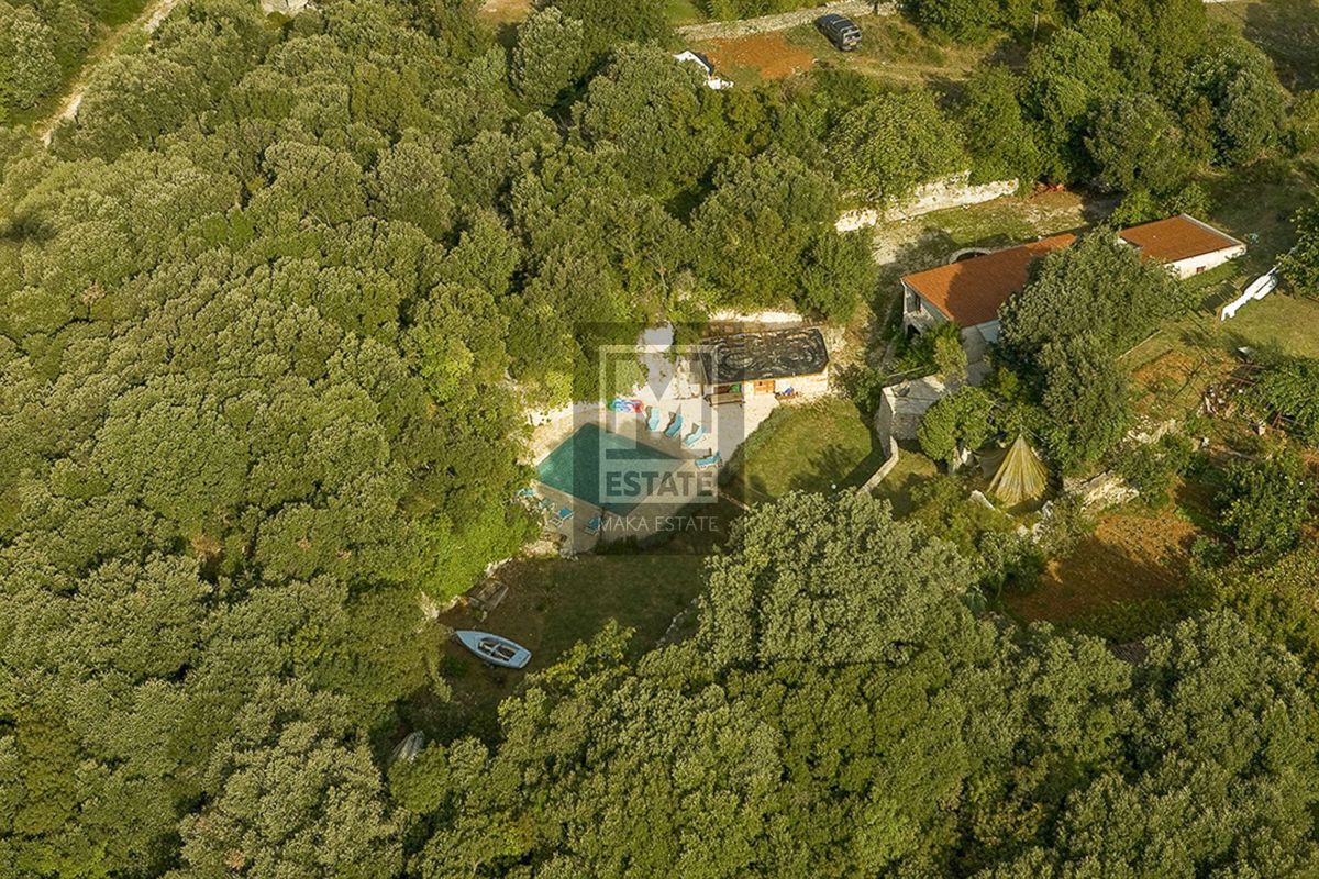 Pola, dintorni, bellissima villa in pietra con piscina