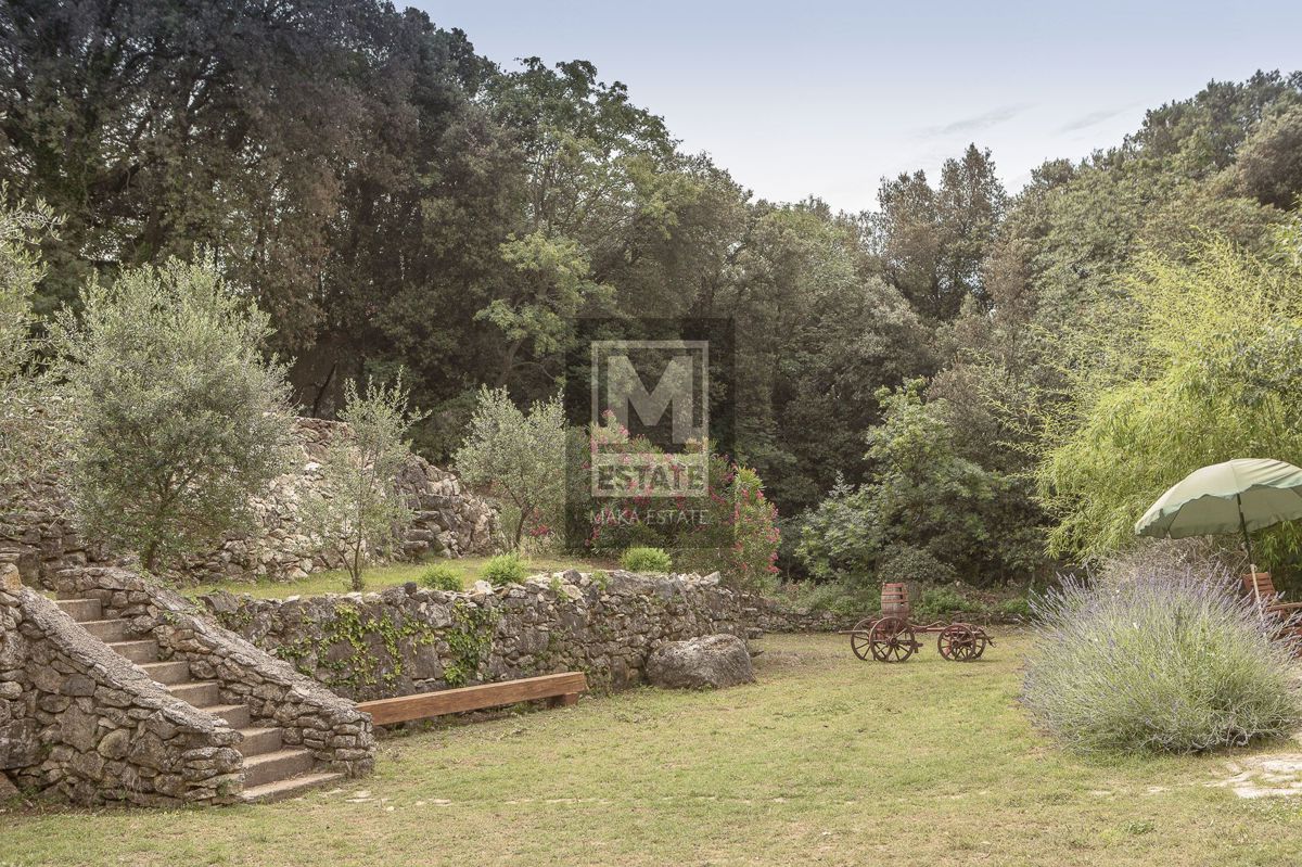 Pola, dintorni, bellissima villa in pietra con piscina