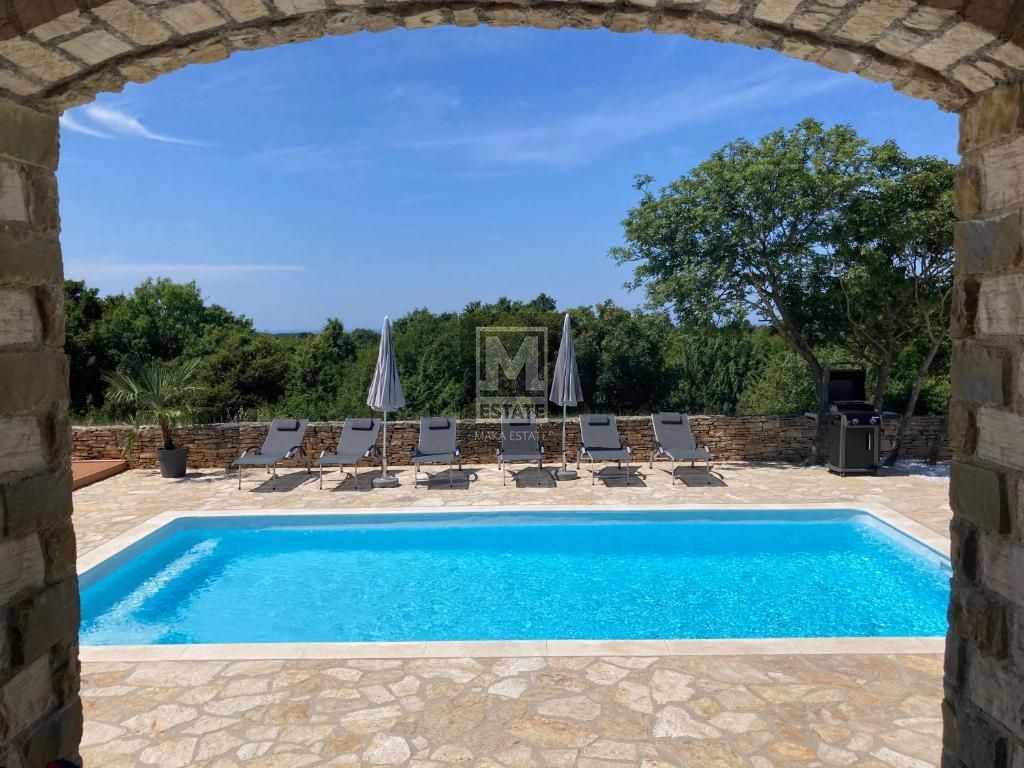 Istria, villa rustica in pietra con piscina e vista mare!