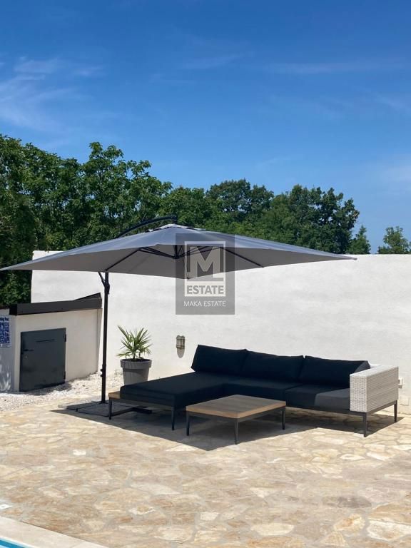 Istria, villa rustica in pietra con piscina e vista mare!