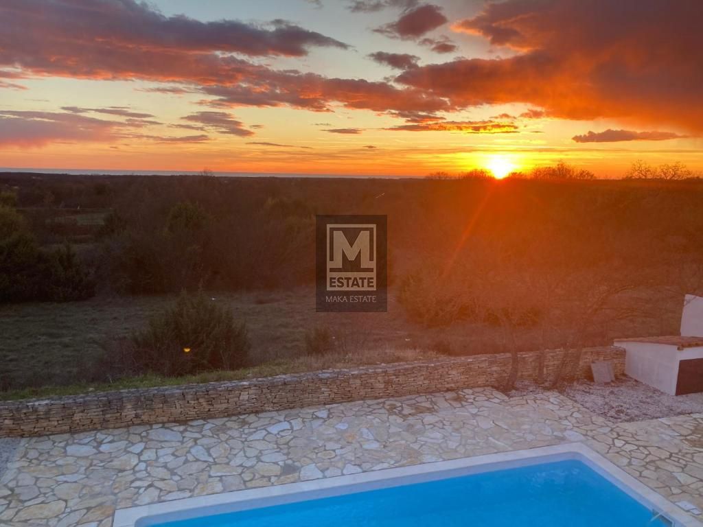 Istria, villa rustica in pietra con piscina e vista mare!