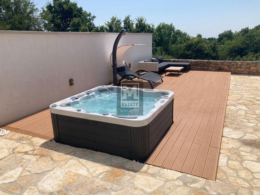 Istria, villa rustica in pietra con piscina e vista mare!