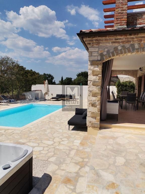 Istria, villa rustica in pietra con piscina e vista mare!