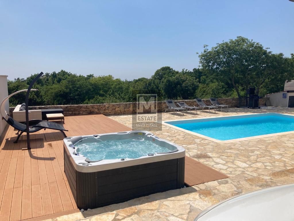 Istria, villa rustica in pietra con piscina e vista mare!