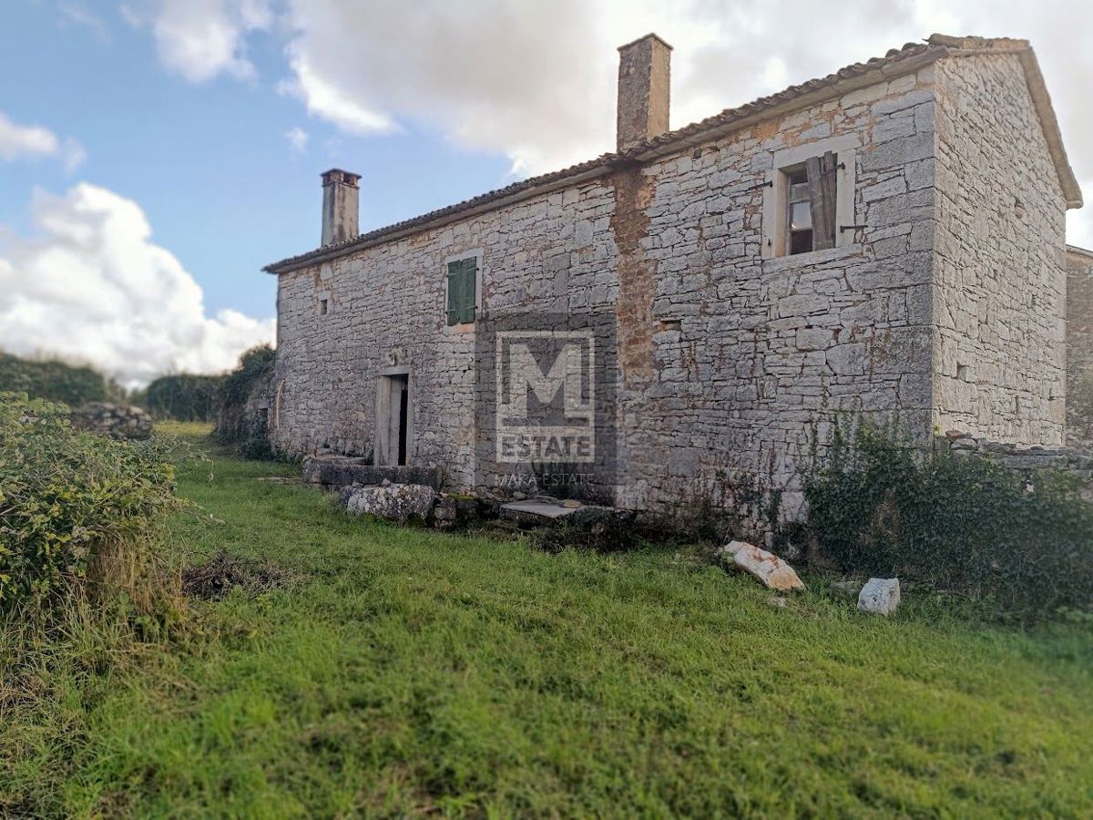 Parenzo, dintorni - Centro storico con ampio terreno edificabile