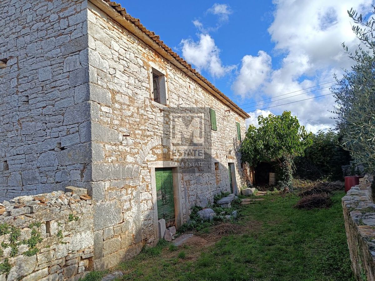 Parenzo, dintorni - Centro storico con ampio terreno edificabile