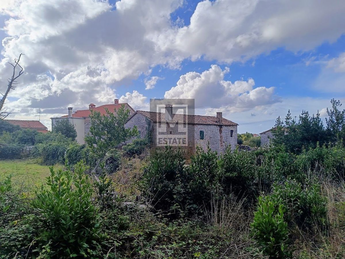 Parenzo, dintorni - Centro storico con ampio terreno edificabile