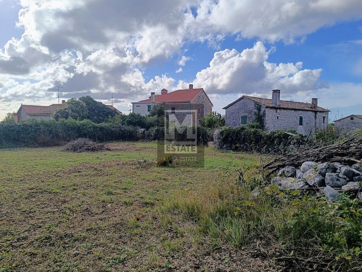 Parenzo, dintorni - Centro storico con ampio terreno edificabile