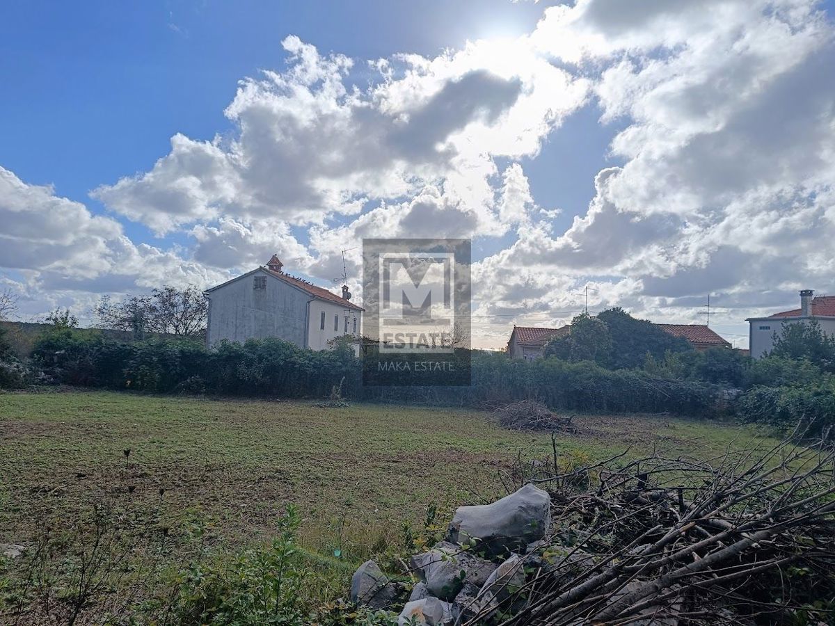 Parenzo, dintorni - Centro storico con ampio terreno edificabile