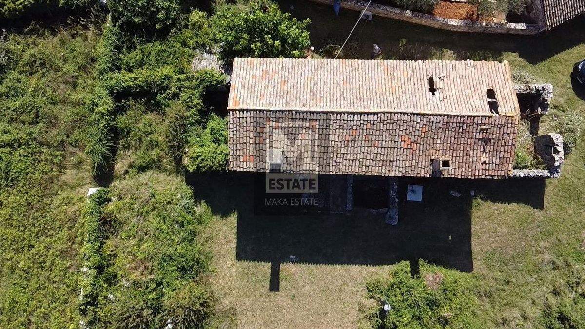 Parenzo, dintorni - Centro storico con ampio terreno edificabile
