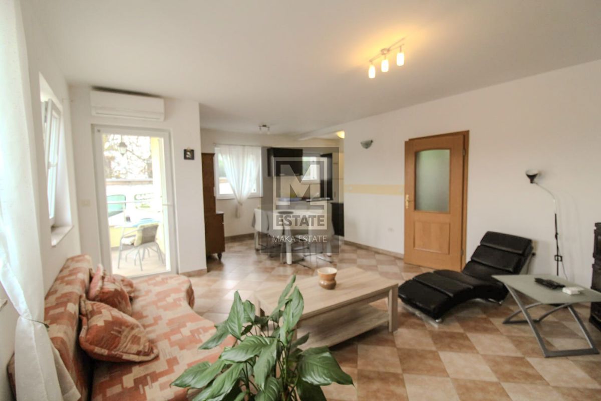 Rovigno, dintorni, Casa con tre appartamenti, piscina e jacuzzi