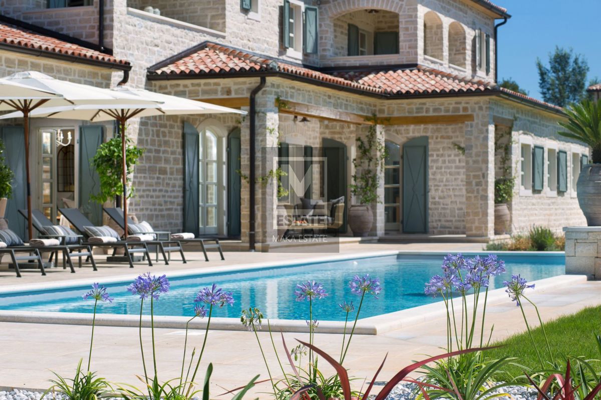 Parenzo, dintorni, villa esclusiva con piscina e impianti sportivi!