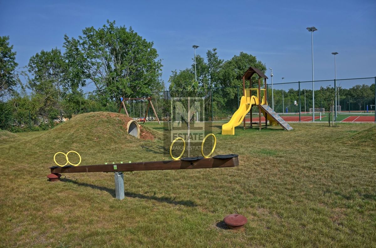 Parenzo, dintorni, villa esclusiva con piscina e impianti sportivi!