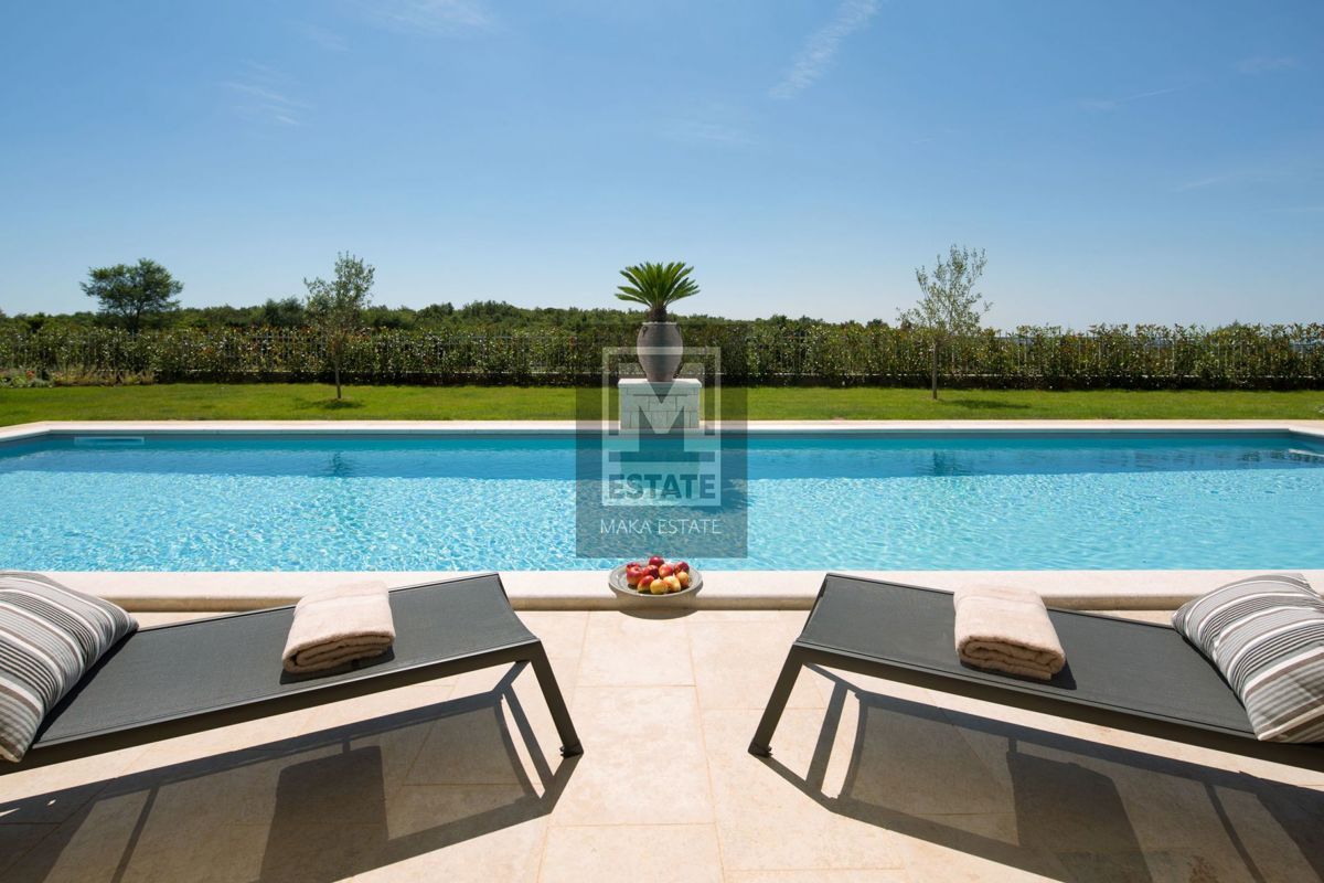 Parenzo, dintorni, villa esclusiva con piscina e impianti sportivi!