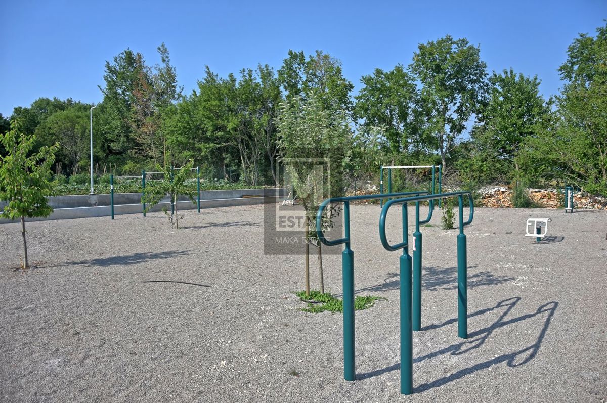 Parenzo, dintorni, villa esclusiva con piscina e impianti sportivi!