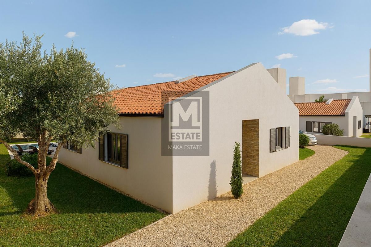 Parenzo, dintorni, ottima casa a un piano con piscina!