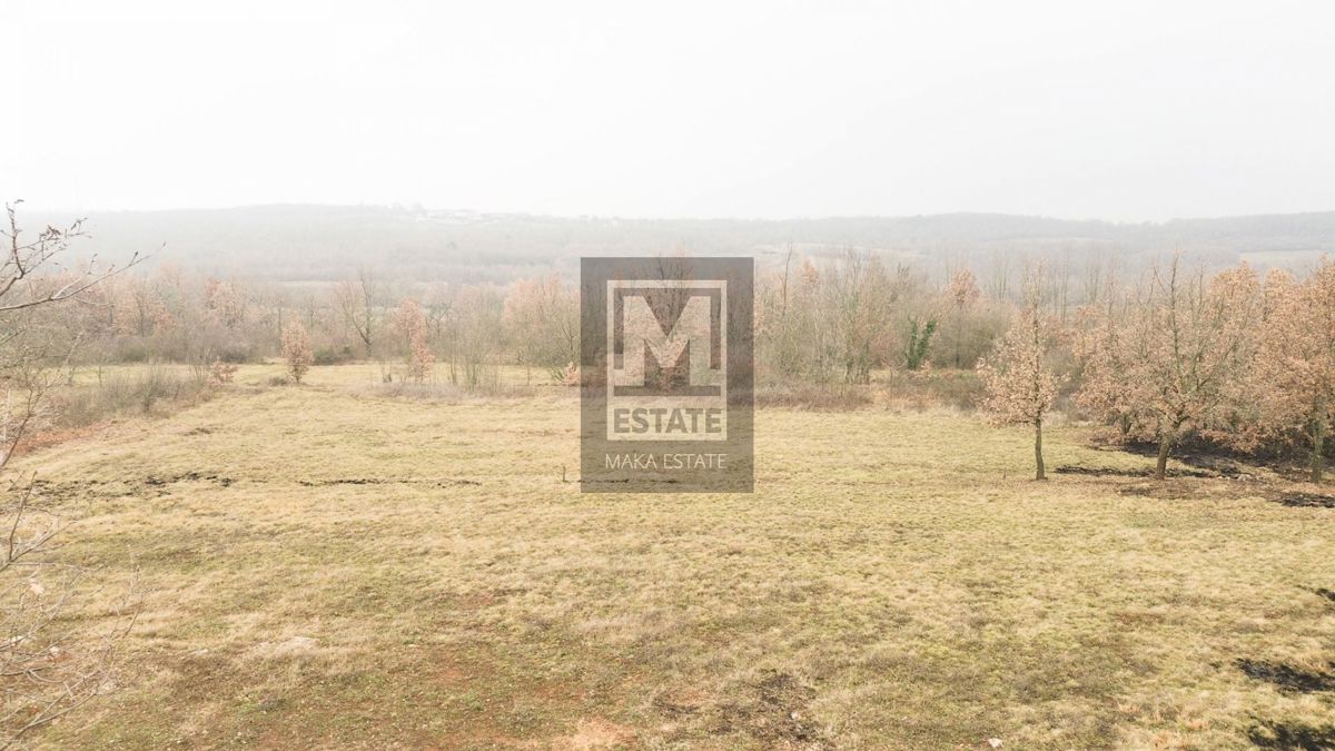 Parenzo, dintorni, Terreno edificabile ai margini del villaggio