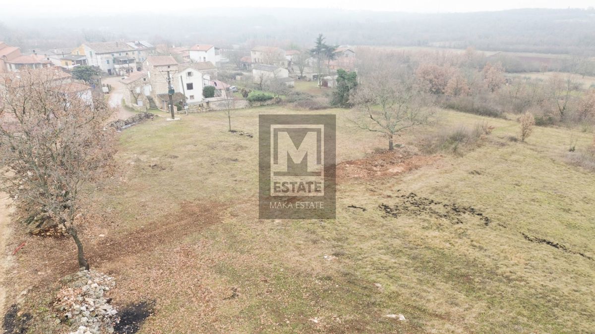 Parenzo, dintorni, Terreno edificabile ai margini del villaggio
