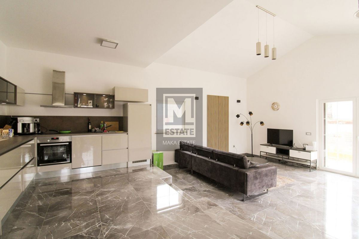 Parenzo, dintorni, Casa con piscina in una posizione tranquilla
