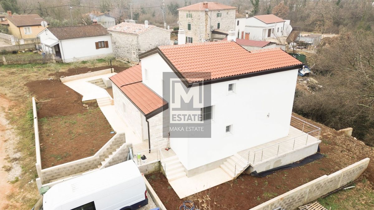 Parenzo, dintorni, Casa con piscina in una posizione tranquilla