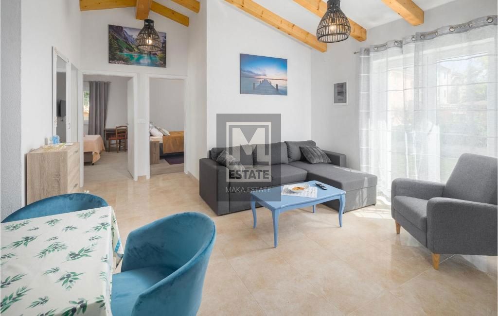 Parenzo, dintorni, Casa unifamiliare con piscina ai margini del villaggio
