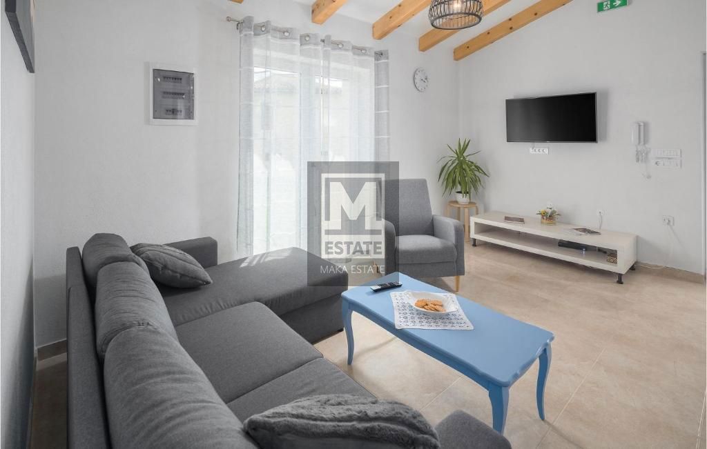 Parenzo, dintorni, Casa unifamiliare con piscina ai margini del villaggio