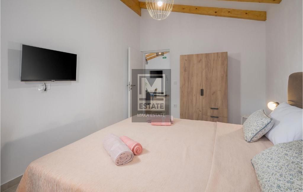 Parenzo, dintorni, Casa unifamiliare con piscina ai margini del villaggio