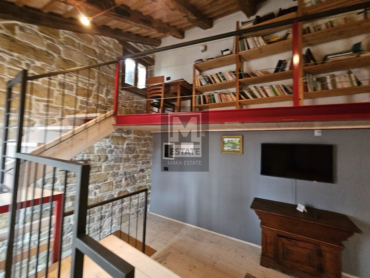 Istria, Oprtalj, una casa con tre appartamenti e un negozio nel cuore del centro storico!