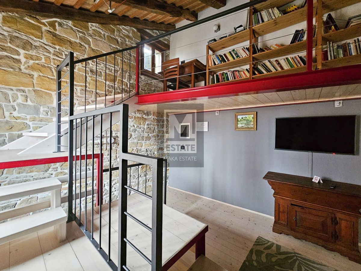Istria, Oprtalj, una casa con tre appartamenti e un negozio nel cuore del centro storico!
